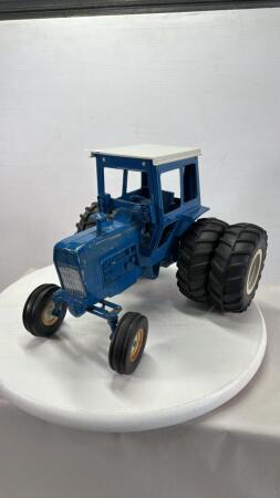 FORD 9600 TRACTOR WITH DUALS