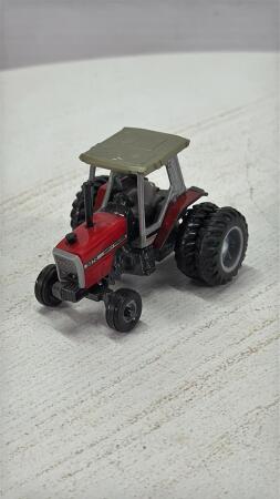 MASSEY FERGUSON 3070 TRACTOR WITH DUALS