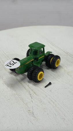 JOHN DEERE 8640 TRACTOR WITH SPACED OUT DUALS
