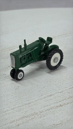 OLIVER 770 NARROW TRACTOR