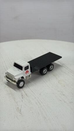 MASSEY FERGUSON STRAIGHT TRUCK