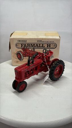 FARMALL H NARROW TRACTOR