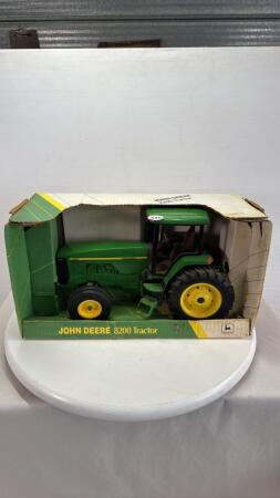 JOHN DEERE 8200 TRACTOR