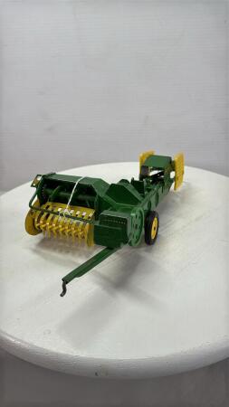 JOHN DEERE BALER WITH THROWER