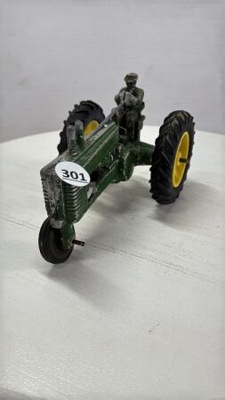 CAST NARROW TRACTOR WITH MAN