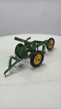 METAL JOHN DEERE 2 FURROW PLOW