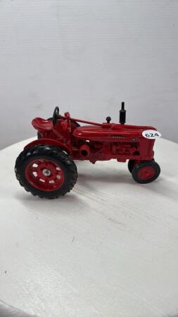 FARMALL MODEL H NARROW TRACTOR