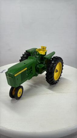 JOHN DEERE NARROW TRACTOR