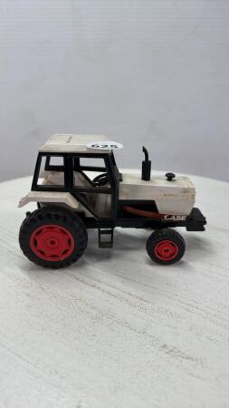 CASE PLASTIC TRACTOR
