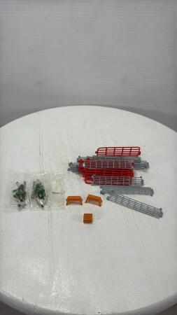 ASSORTMENT OF FARM SCENE ACCESSORIES
