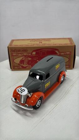 PRO HARDWARE 1938 CHEVY PANEL VAN