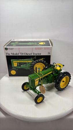 JOHN DEERE DIESEL 720 TRACTOR