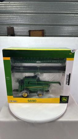 JOHN DEERE S690 COMBINE WITH 2 HEADS