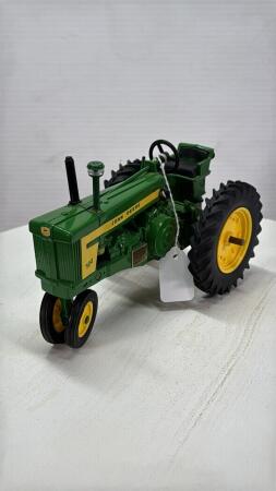 JOHN DEERE 720 NARROW TRACTOR
