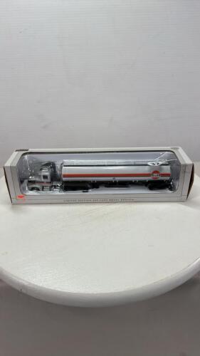 GULF PETERBILT TANKER SEMI