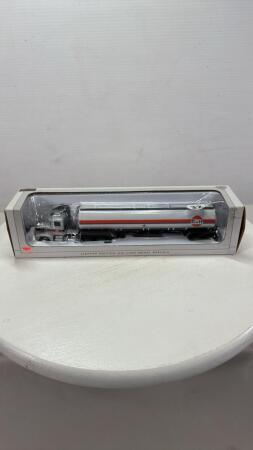 GULF PETERBILT TANKER SEMI