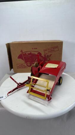 TRU-SCALE C-406 MODEL COMBINE