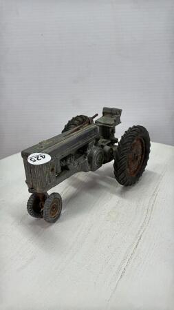 TIRED NARROW TRACTOR