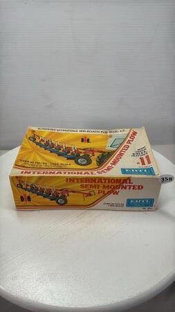 INTERNATIONAL SEMI-MOUNTED PLOW MODEL KIT