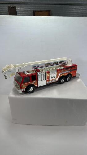 TONKA FIRE TRUCK WITH LADDER & BASKET