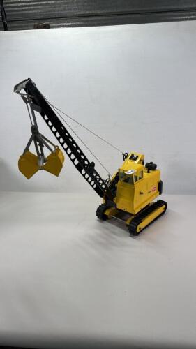 TONKA MIGHTY CRAWLER CRANE WITH CLAM BUCKET