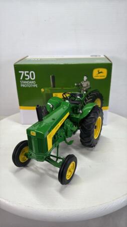 JOHN DEERE 750 TRACTOR
