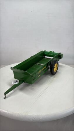 JOHN DEERE 44 SINGLE AXLE MANURE SPREADER