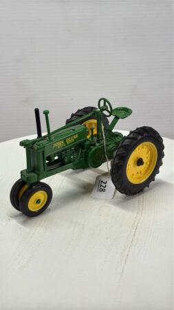 JOHN DEERE NARROW TRACTOR