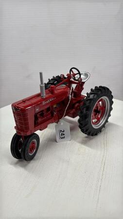 FARMALL M TRACTOR