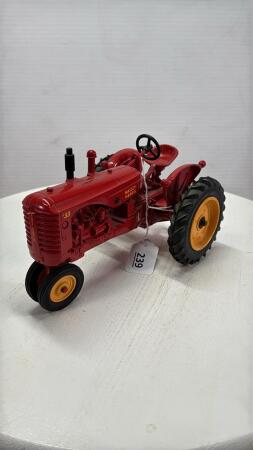 MASSEY-HARRIS 33 NARROW TRACTOR