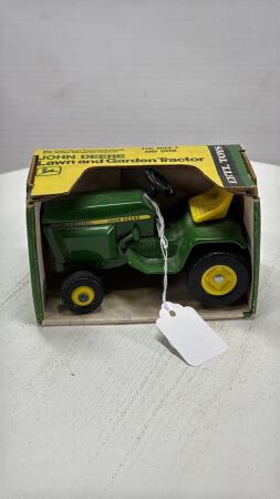 JOHN DEERE LAWN & GARDEN TRACTOR