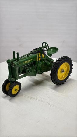 JOHN DEERE MODEL G NARROW TRACTOR