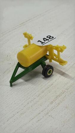 JOHN DEERE PULL TYPE SPRAYER