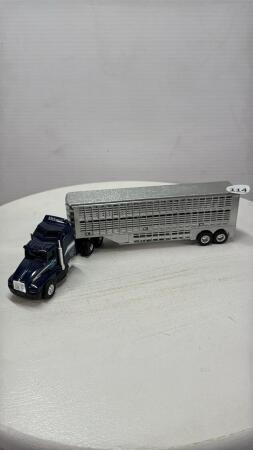 KENWORTH SEMI WITH PLASTIC LIVESTOCK POT