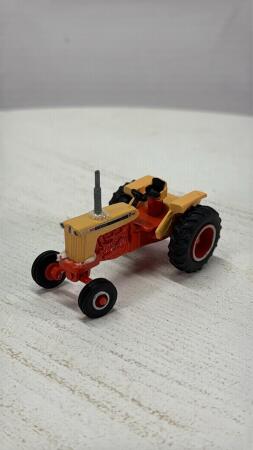 CASE 930 TRACTOR