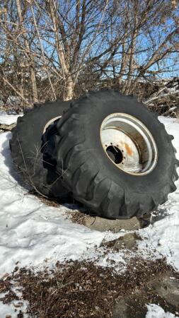 Pair of 24.5-32 Tires and Rims