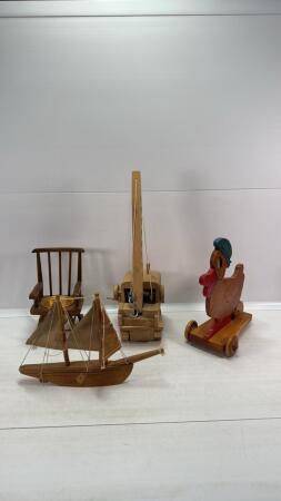 ASSORTMENT OF WOODEN TOYS & DECORATIONS