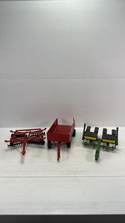 ASSORTED TOY LOT