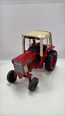 INTERNATIONAL 1086 TRACTOR
