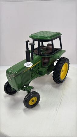 JOHN DEERE TRACTOR