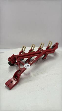 INTERNATIONAL 4 BOTTOM PLOW