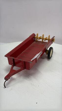 INTERNATIONAL MANURE SPREADER