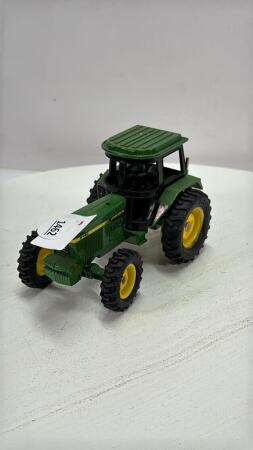 JOHN DEERE 3140 TRACTOR