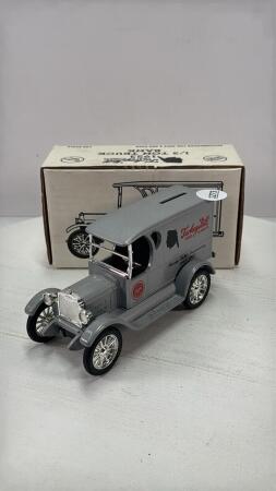 TURKEY HILL MINIT. MARKETS 1923 1/2 TON TRUCK BANK