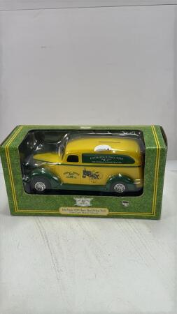 JOHN DEERE 1938 CHEVY PANEL PICKUP