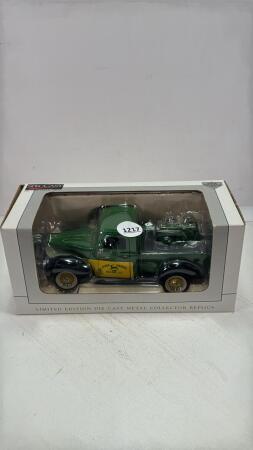 JOHN DEERE 1940 FORD PICKUP WITH LU ENGINE