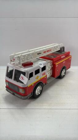 PLASTIC TONKA FIRE & RESCUE LADDER TRUCK