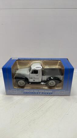 OLD AUTOS 1952 3100 SERIES CHEVROLET PICKUP
