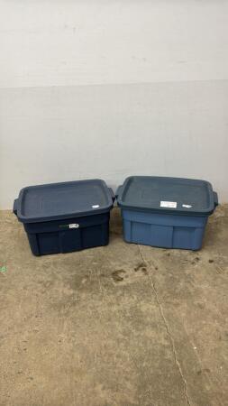 (2) RUBBERMAID ROUGH NECK TOTES WITH LIDS