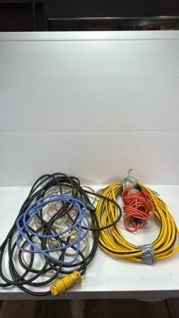 (4) EXTENSION CORDS & TROUBLE LIGHT